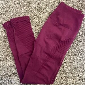Alphalete contour leggings small maroon seamless